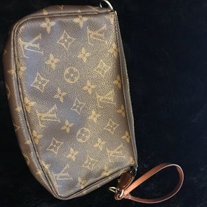 🛑SOLD🛑Louis Vuitton Pochete